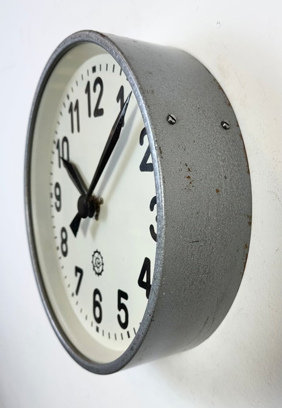 Image 1 of Grijze industriële fabriekswandklok van Chronotechna, jaren 50