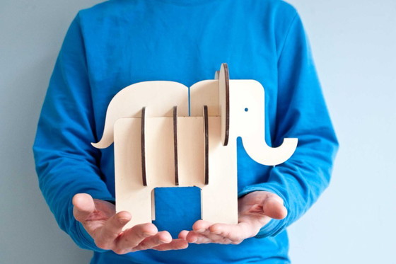 Image 1 of Dier (olifant) - houten ornament Gemaakt in Italië door Ulap design Attivo