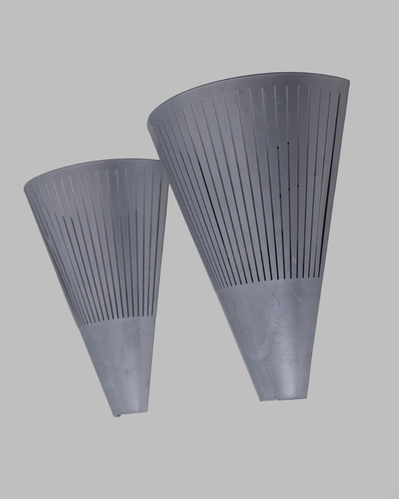 Image 1 of Une paire d'appliques murales vintage « Klyka » des années 1980, conçues par Ikea.