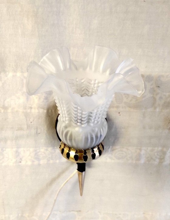 Image 1 of Applique Art Déco in ottone con paralume in vetro - metà del XX secolo