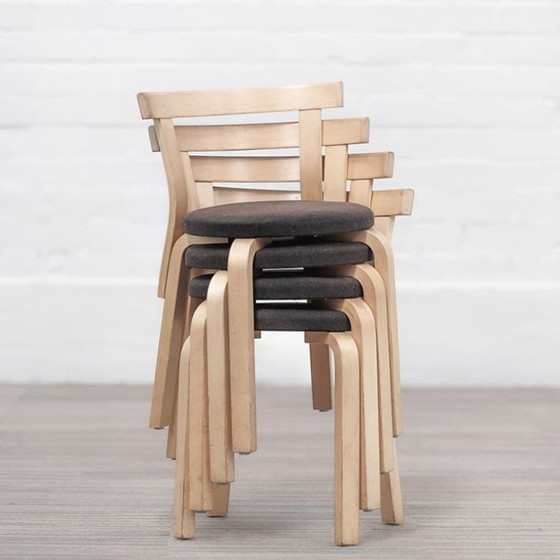 Image 1 of Silla de comedor apilable Artek 68