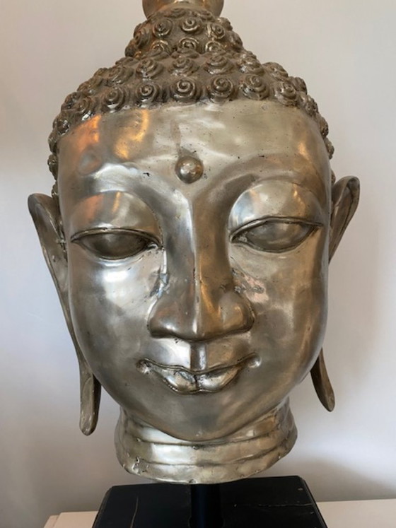 Image 1 of Estatua única de Buda sobre una base de madera, obra de Eicholtz.