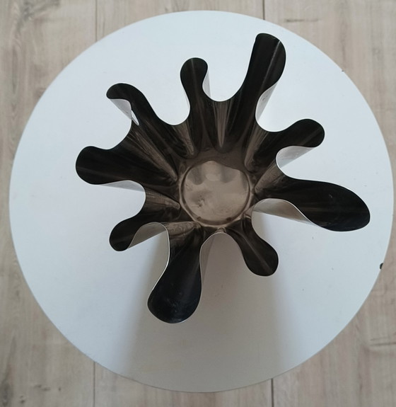 Image 1 of Vaso a tulipano Martin Brühl, design olandese moderno, bordo in acciaio inossidabile