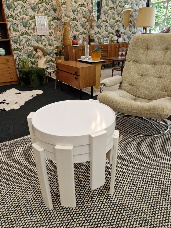 Image 1 of Tables d'appoint design vintage Italie 70S blanc trois pièces