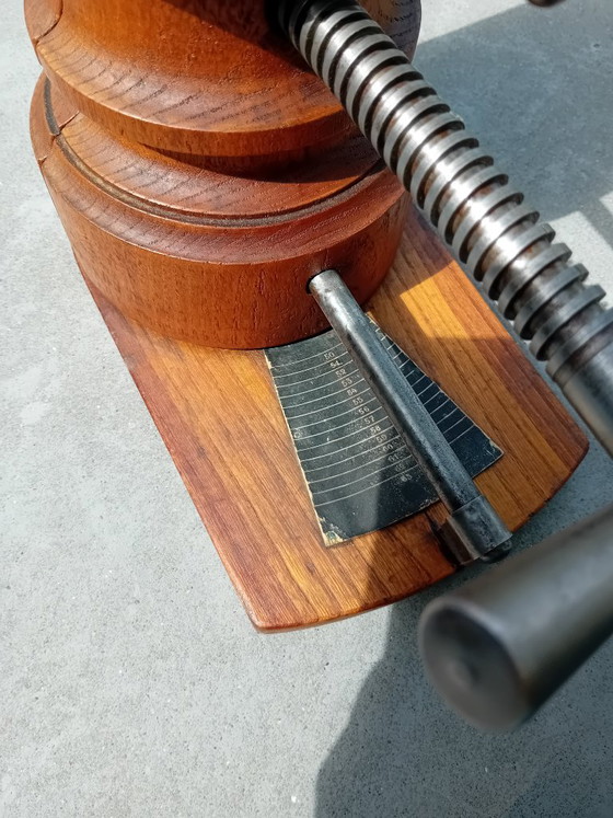 Großer antiker hölzerner Hutspanner/Hutstrecker aus einer Werkstatt – Dekorative Objekte, Wood (photo 5 of 7)