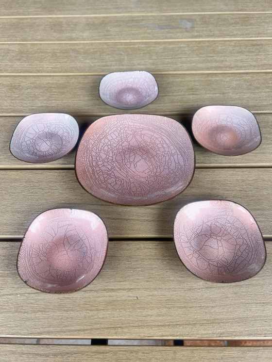 Set of Enameled Copper Bowls in Dusty Pink, Made in the 1960s-1970s, Presumably in Italy – Mid Century Modern (photo 3 of 10)