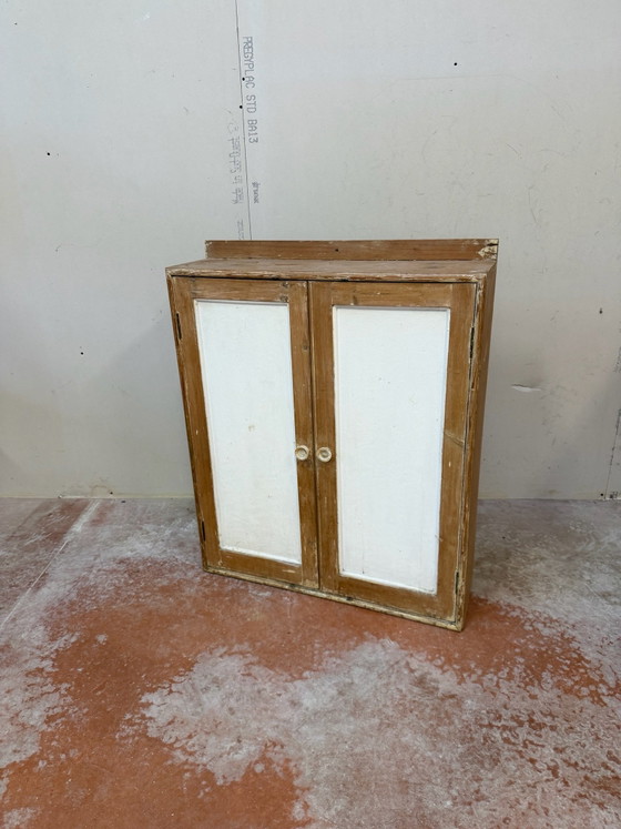Small vintage patinated solid wood hanging cabinet / wall cupboard, Shelving unit, White (photo 3 of 10)