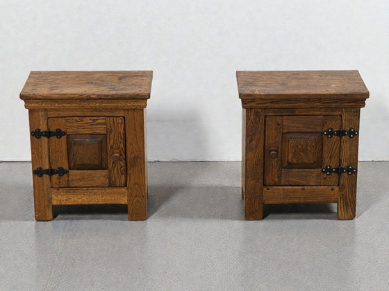 Image 1 of Set di comodini in legno massiccio - robusti e di carattere