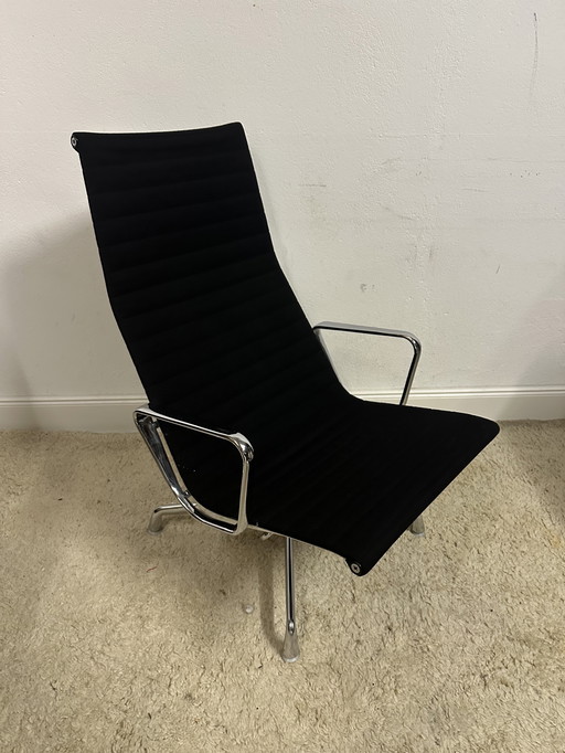 Vitra EA 124 schwarzer Sessel Herman Miller