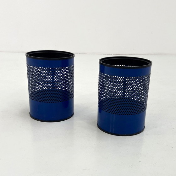 Corbeille perforée bleue, années 1980 – Objets déco, Métal, Plastique (photo 4 of 6)