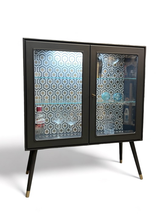 Mid Century Vitrine in Grau mit Gold | The Vintage Vibe