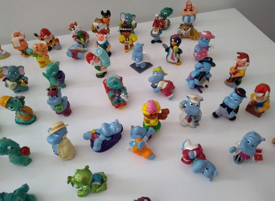 Image 1 of Kinder Surprise eierfiguurtjes, lot van 90 stuks. Periode: jaren 1990/2000, gespeeld.