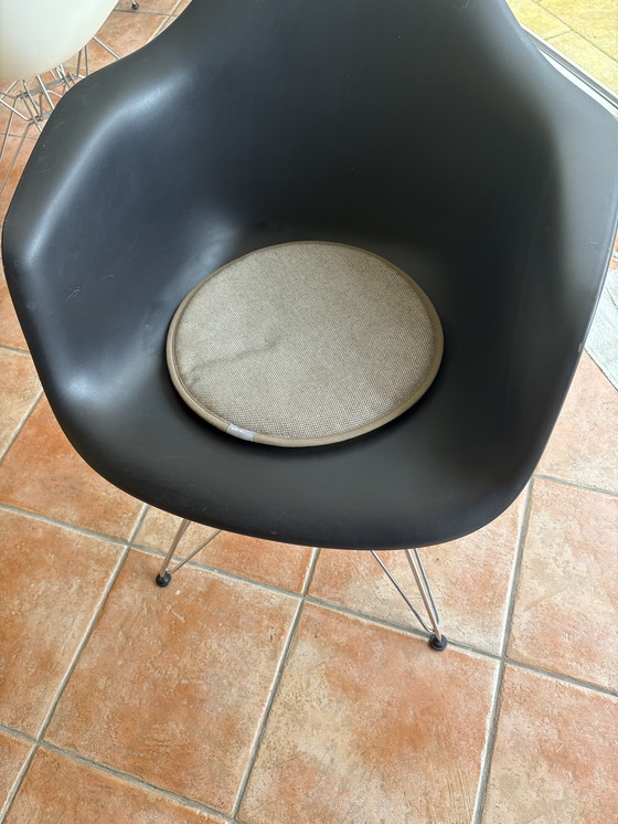 Image 1 of 5x Vitra Dar chairs