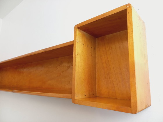 Image 1 of Vintage houten hoekwandplank uit de jaren 60/70