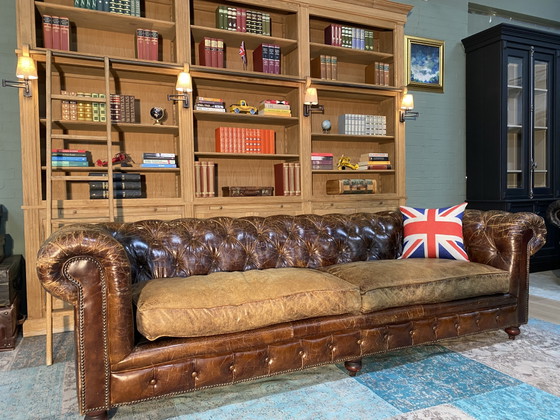 Image 1 of Canapé Chesterfield XL robuste, cigares vintage