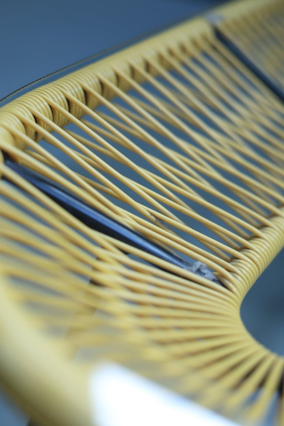 Image 1 of Mesa de centro amarilla