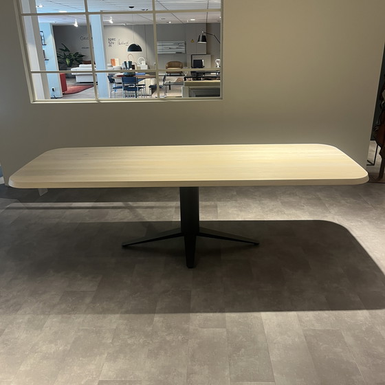 Image 1 of Table à manger Carve de Bert Plantagie - 260x100