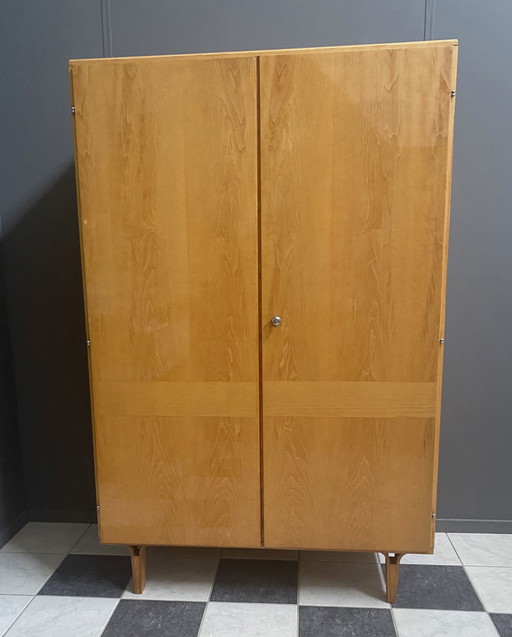 Mobile Hang Guardaroba in legno di frassino di František Mezulánik per Novy Domov