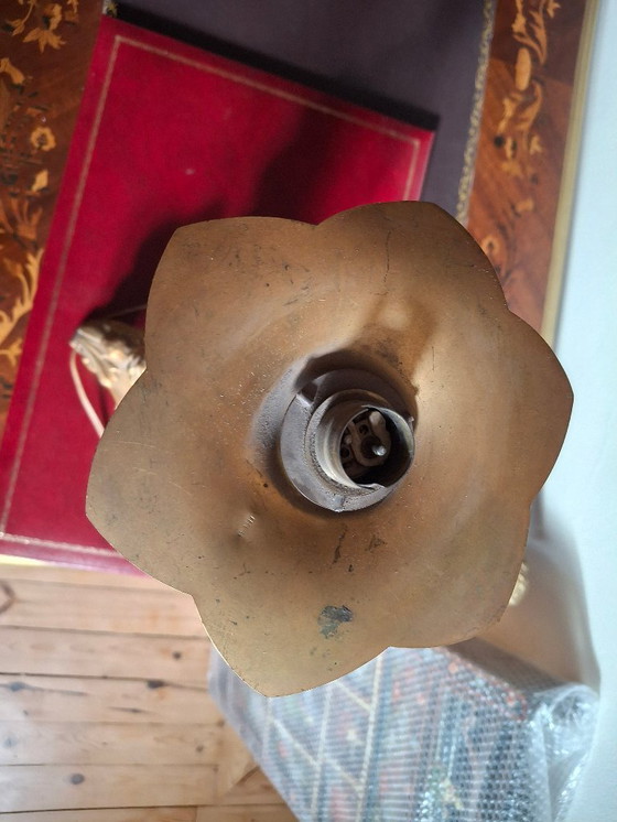 Image 1 of Pied de lampe ancien pique-cierge en métal doré repoussé avec cabochons en verre, XIXème siècle, monté à l'électricité