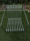 Set basso HAY Palissade – 2 poltrone + poggiapiedi – Oliva