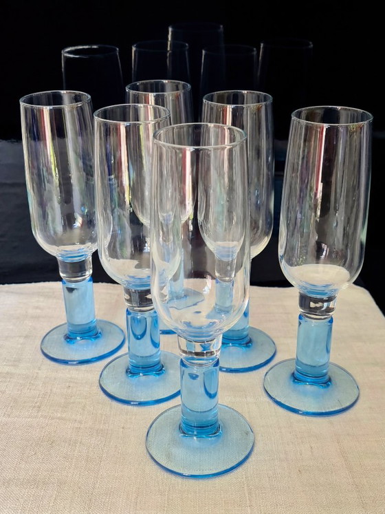 Image 1 of 6 copas de champán Bormioli Rocco Italy, con tallo y base azules.