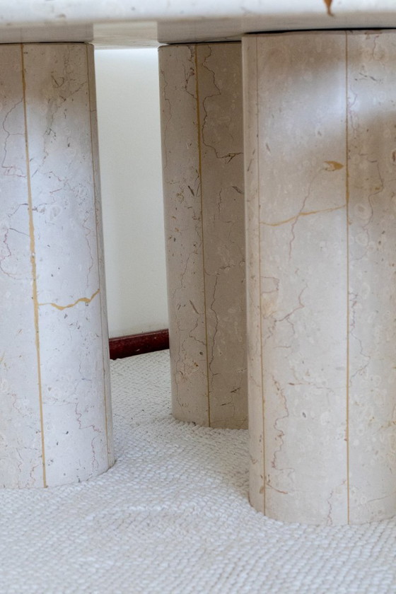 Tres Mesas auxiliares de travertino, Crema, Mid Century Modern (foto 5 de 7)