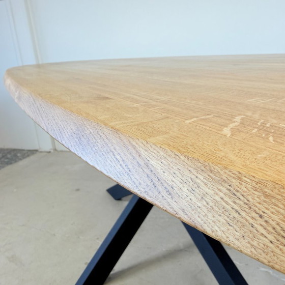 Image 1 of Organisch eiken eettafel met stalen matrixpoot, Hjort Knudsen