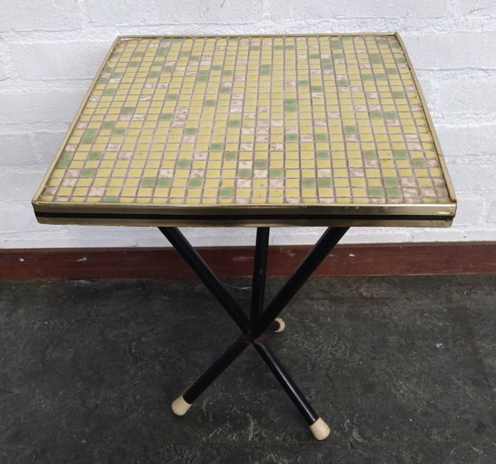 Image 1 of vintage bijzettafeltje met mozaïek blad