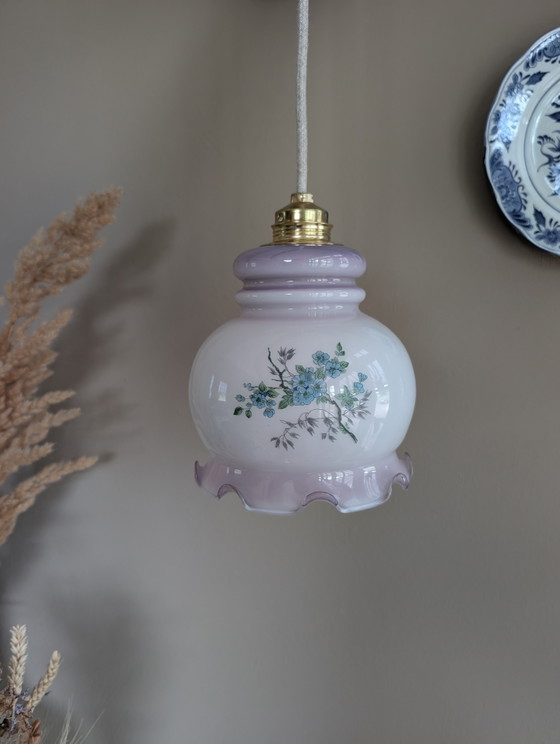 Image 1 of Lampada a sospensione in vetro opalino bianco e viola con motivo floreale