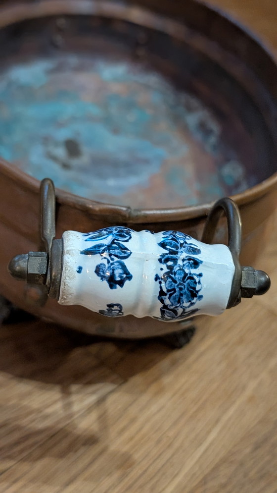 Image 1 of Delft porcelain lion's paw planter with handles, 35cm