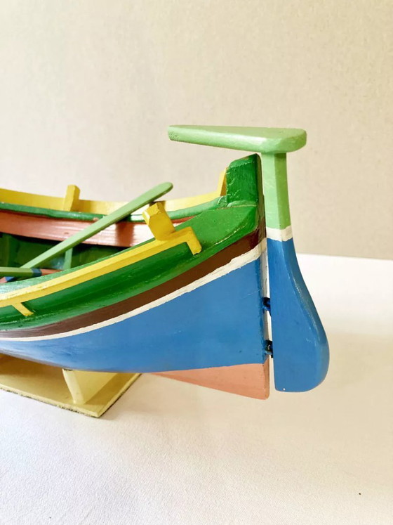 Image 1 of Modellino di barca da pesca in legno dipinto