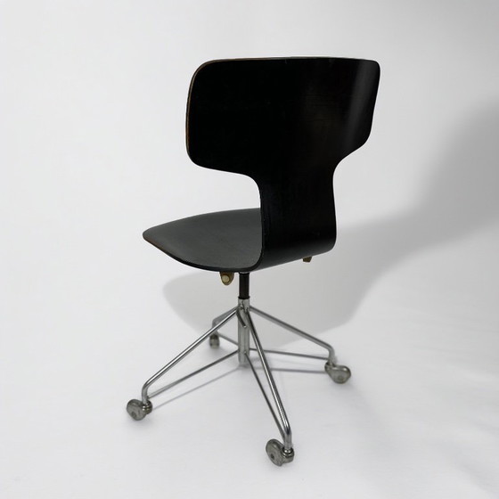 Image 1 of Sedia da ufficio girevole vintage modello 3113 del 1969, disegnata da Arne Jacobsen per Fritz Hansen.