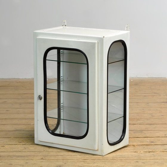 Armario médico antiguo, mueble de pared, década de 1970. – Armarios de pared, Glass, Metal, Vintage (photo 4 of 11)