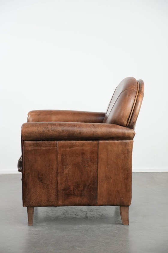Image 1 of Vintage schapenleren fauteuil met een karaktervolle uitstraling