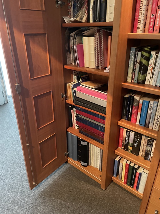 Veneered Cherry Wood Wall Cabinet (photo 4 of 7)