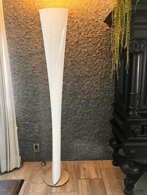 Fontana Arte Polaris Marco Arcebis lampadaire design blanc