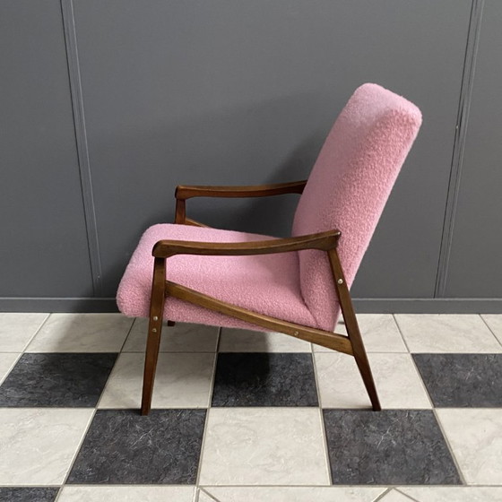 Roze Fauteuil van Jiri Jiroutek jaren 60 opnieuw bekleed in Bouclé Roze – Textile, Wood, Vintage (photo 8 of 14)