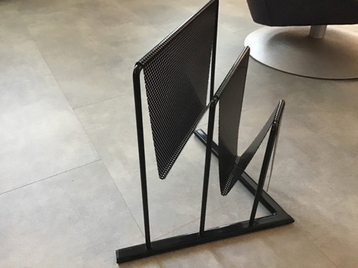 Steel magazine rack, black