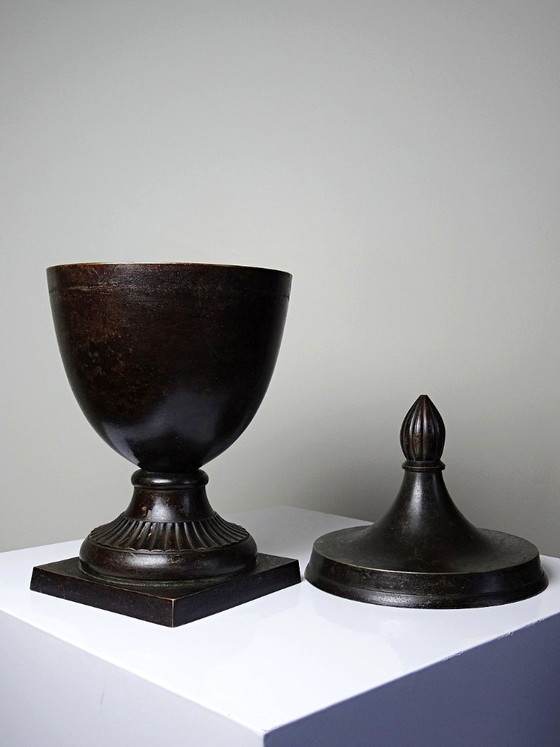 Image 1 of Casseruola con coperchio in stile Impero, in metallo patinato effetto bronzo, India, anni '60-'80