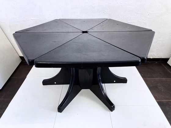 Image 1 of Tavolo da pranzo triangolare design modulare Peter Ghyczy plastica nera anni '70