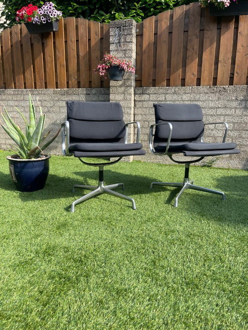 2 x Vitra Charles Eames 208 soft pad