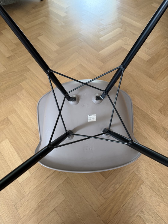 6x Vitra Eames DAW sedia con base in acero nero PREZZO PER PEZZO – Sedie da pranzo, Plastic, Wood (photo 7 of 9)