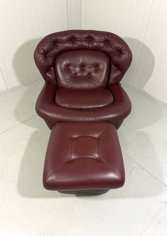 Image 1 of Fauteuil lounge et ottoman en cuir bordeaux français, style Space Age, années 1970