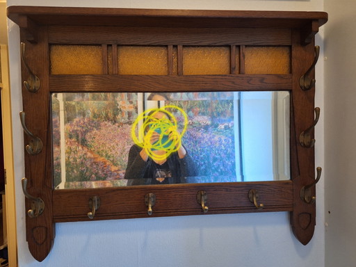 Portemanteau mural Art Déco avec miroir taillé en facettes.
