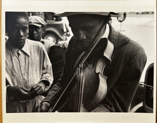 Ben Shahn, fotografía con sello reproducida de la colección de la Biblioteca del Congreso, 1970.