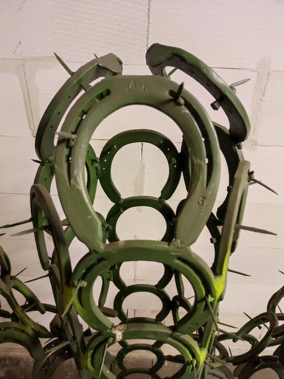 Image 1 of Opera d'arte - CACTUS di Patrick Gray (USA) 2020 - ferri di cavallo/chiodi