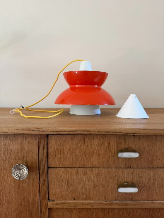 Image 1 of Suspension rouge vintage Louis Poulsen Doo-Wop : luminaires scandinaves modernes du milieu du XXe siècle, style danois.