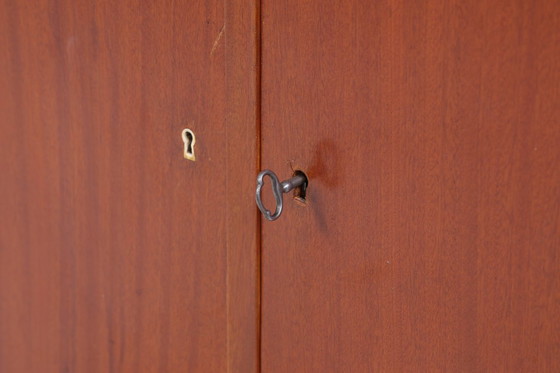 Image 1 of Armoire vintage intemporelle années 60 | Mid Century Armoire à linge tiroirs Armoire à casiers bois Rangement rétro #04-16