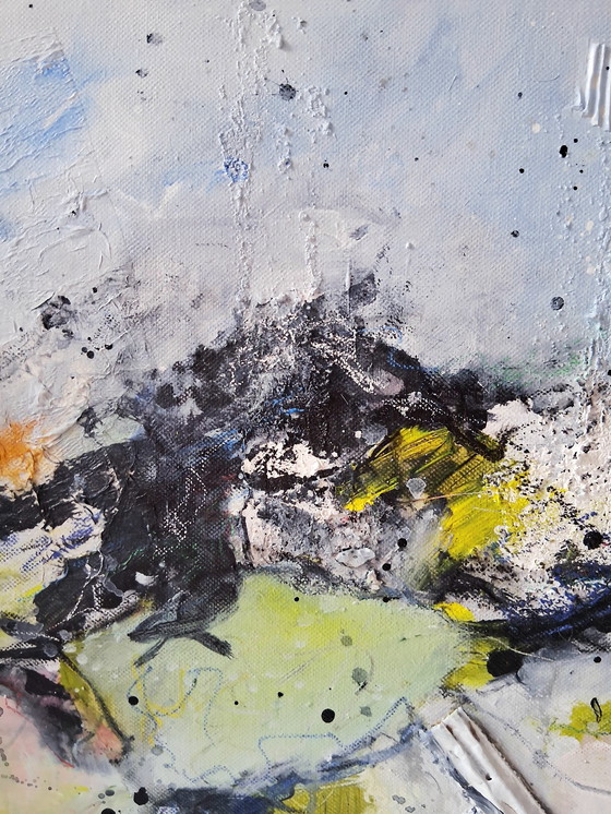 Image 1 of The Eye of the storm,gemengde techniek met veel structuur en collage,gemaakt in acryl,inkt,houtskool,pastel en collage