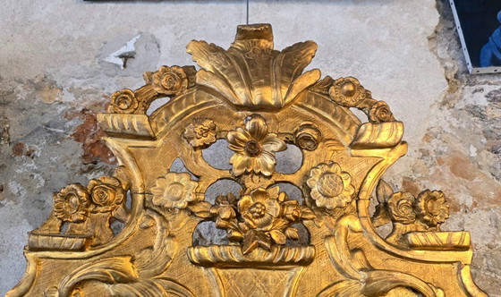 Image 1 of Regency period mirror with a carved and gilded wooden pediment – ​​18th century